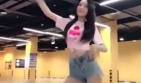 视频小姐姐热舞,动感节奏引爆视觉盛宴