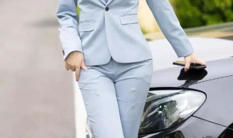 小姐姐壁纸西装,小姐姐演绎时尚与魅力的完美融合